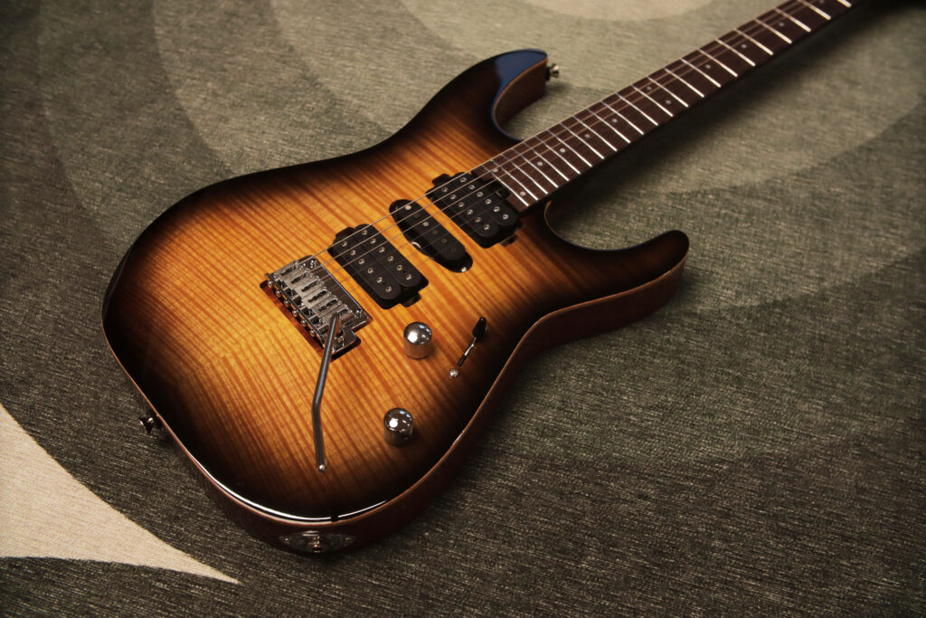 Charvel MJ DK24 HSH 2PT Mahogany en Antique Burst